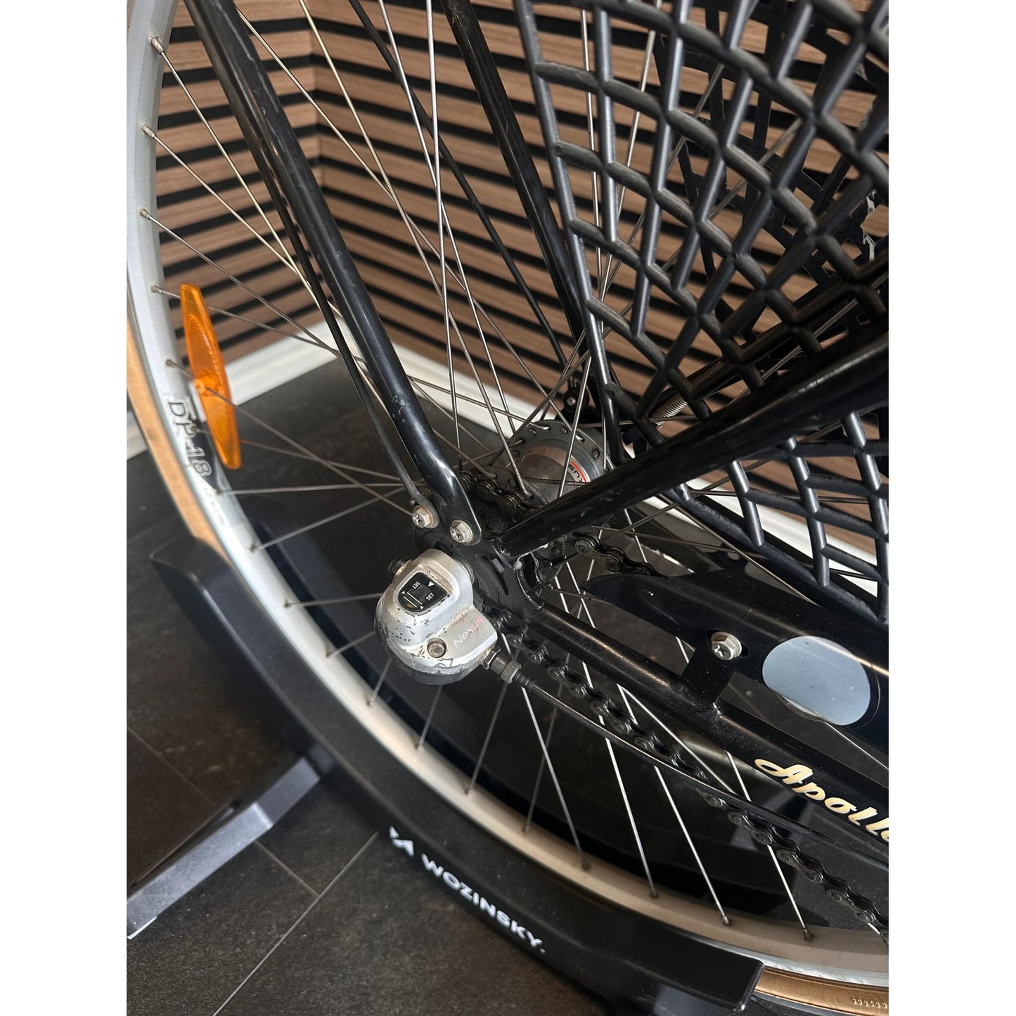 Apollo Haga 28 tum 3-växlad 51 cm - Svart