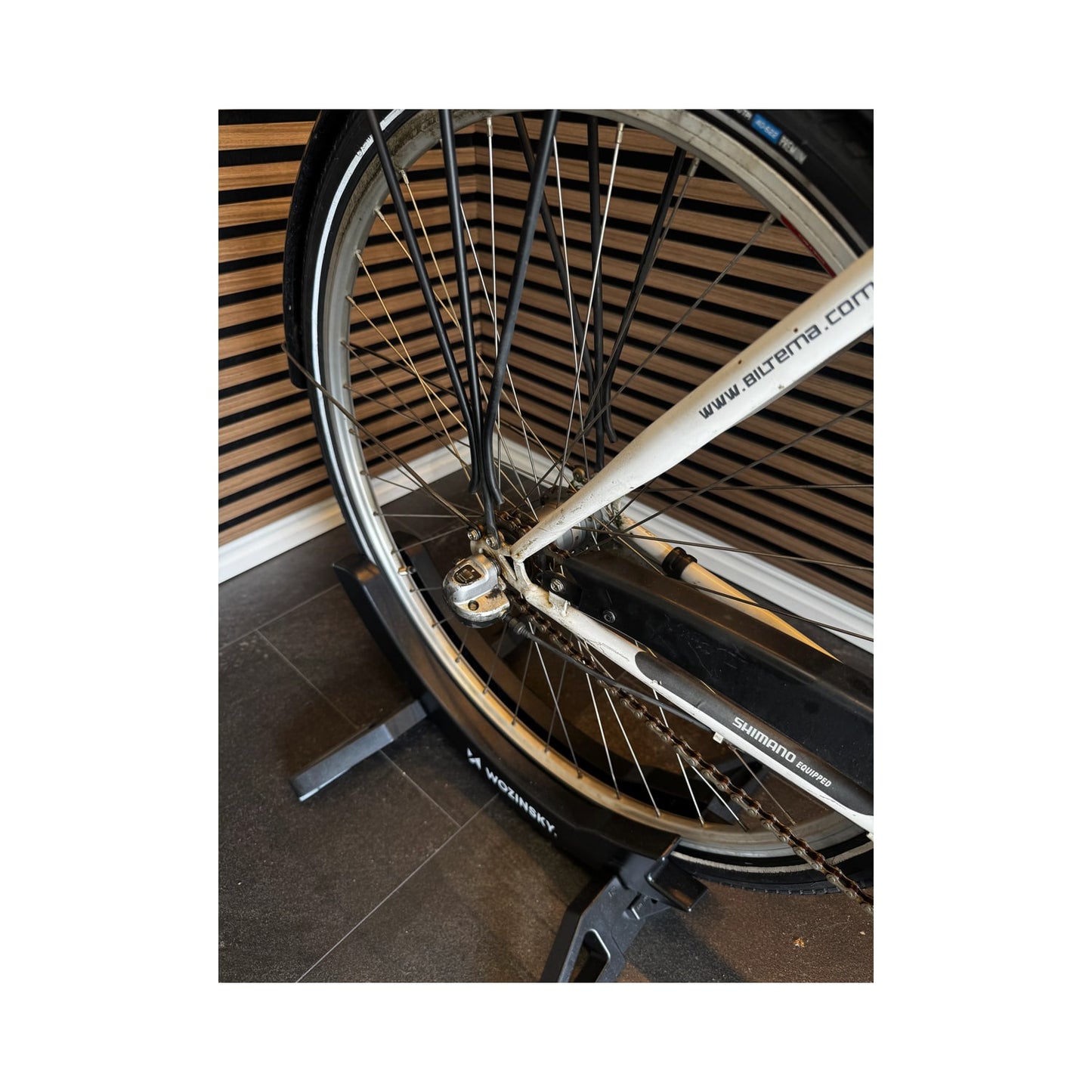Yosemite Damcykel 51 cm 3-växlad med Korg - Vit