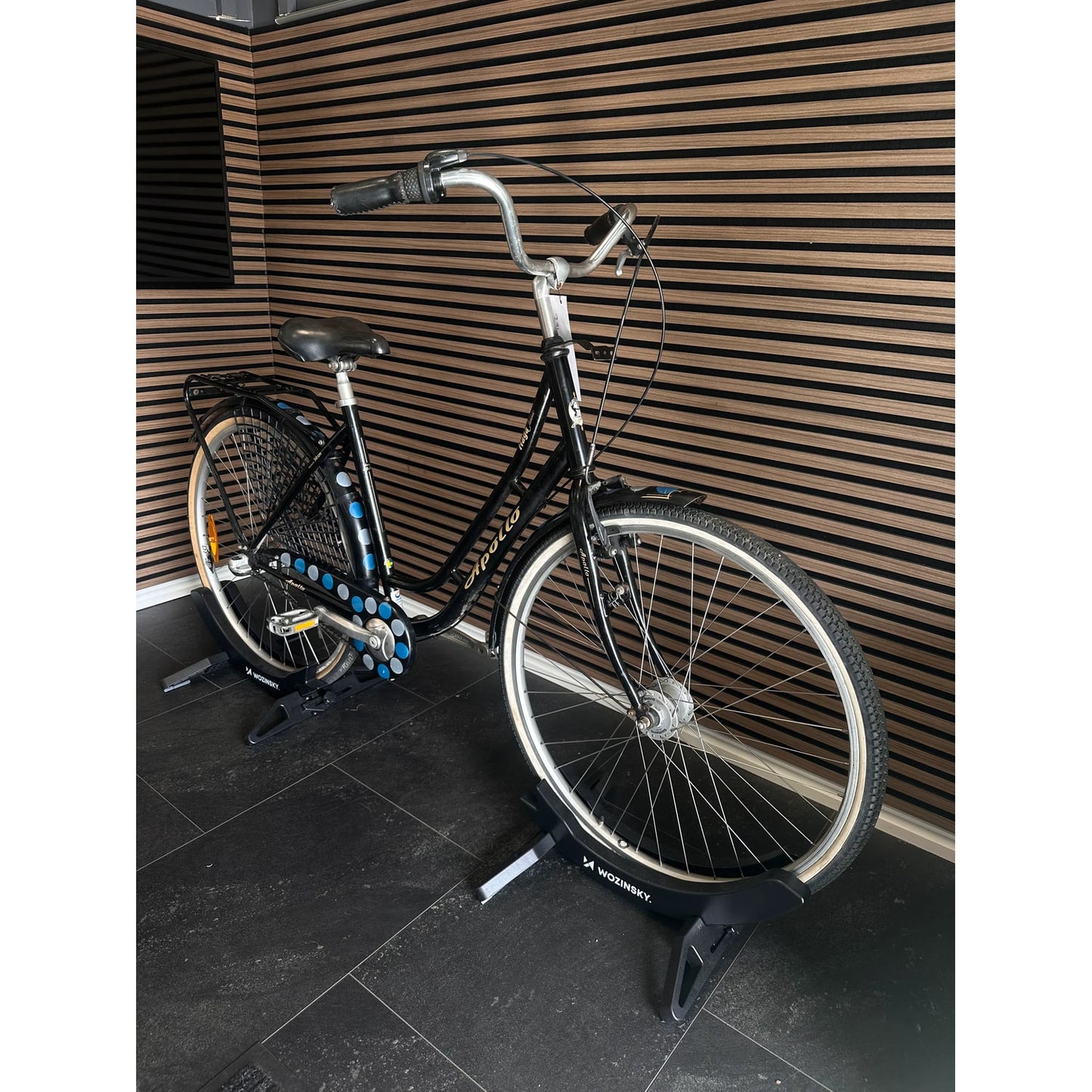 Apollo Haga 28 tum 3-växlad 51 cm - Svart