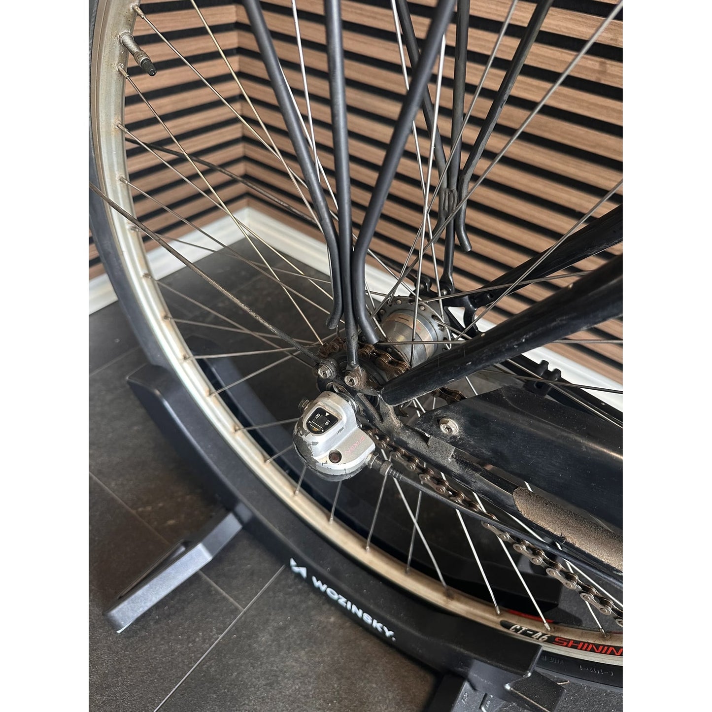 Yosemite Damcykel 28 tum 3-växlad 51 cm - Svart